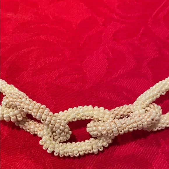 Elegant Cream Beaded Necklace with robe detail - Picture 7 of 13